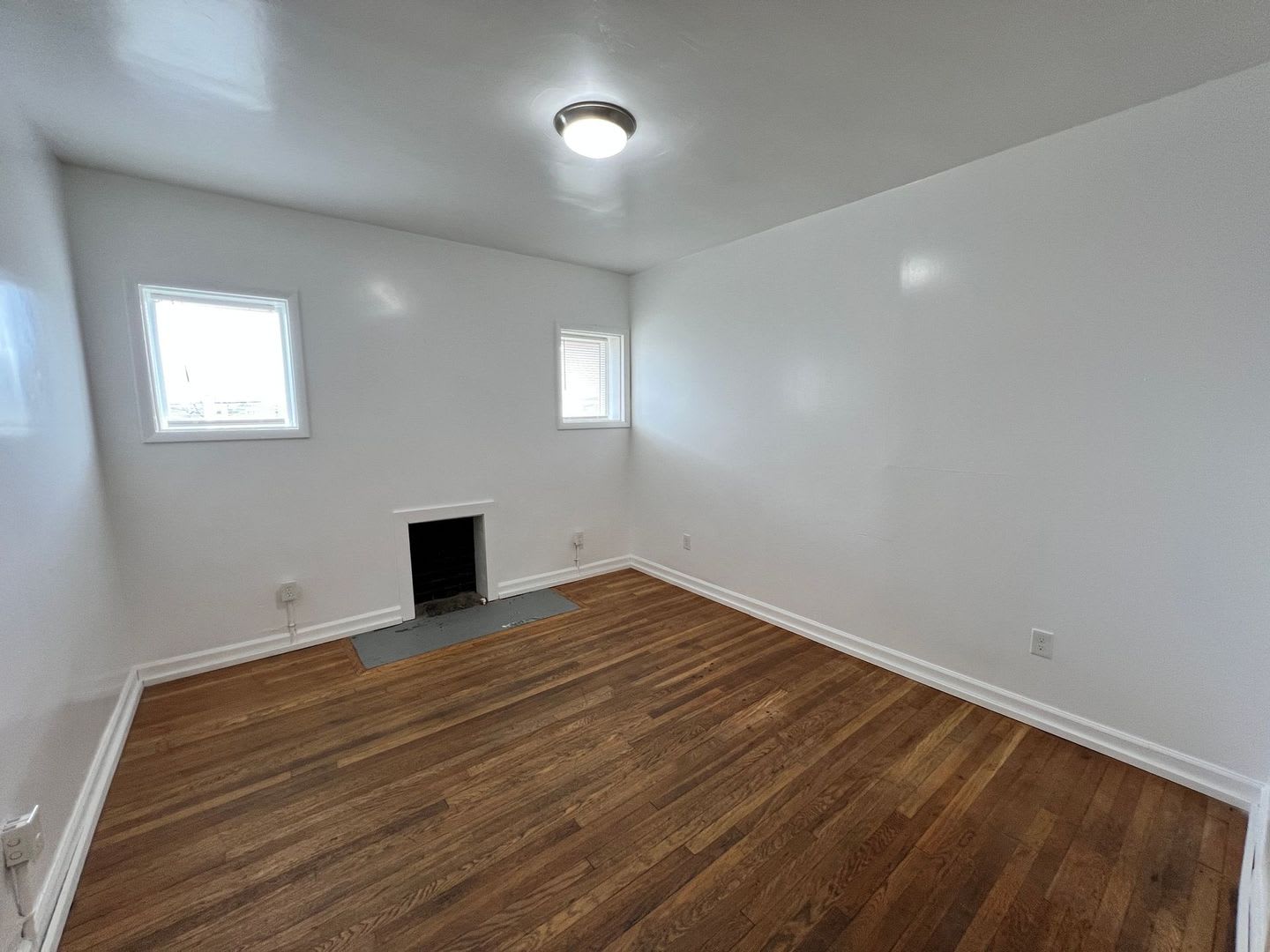 Updated 2 Bedroom Lower Level Unit In 4 Plex – photo 2
