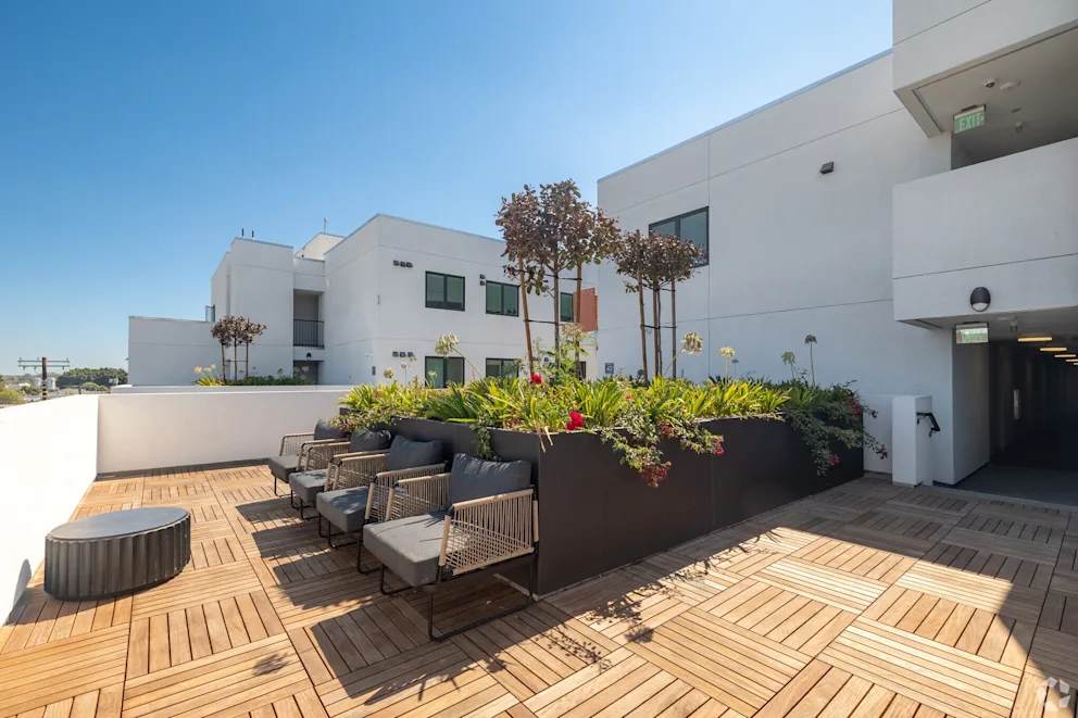 5300 Crenshaw – photo 3