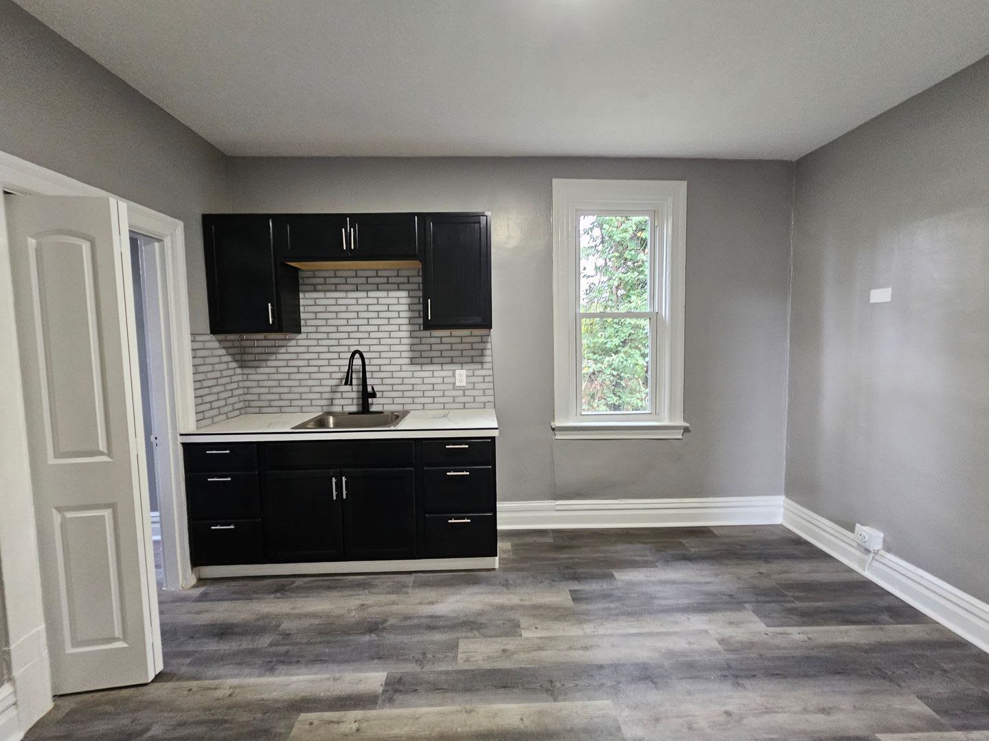 Fully Updated 3 Bedroom 1 Bath Apartment For Rent In Beechview – photo 2