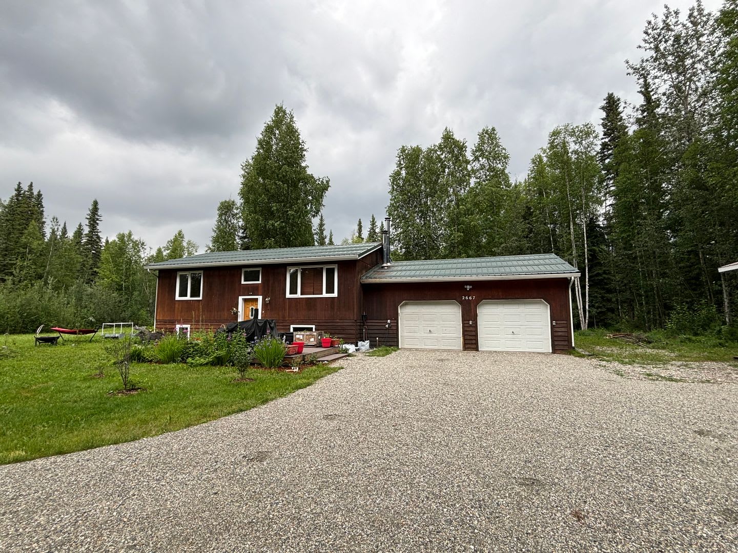 Home in North Pole / Large 2 Car Garage / Detached shop – photo 1