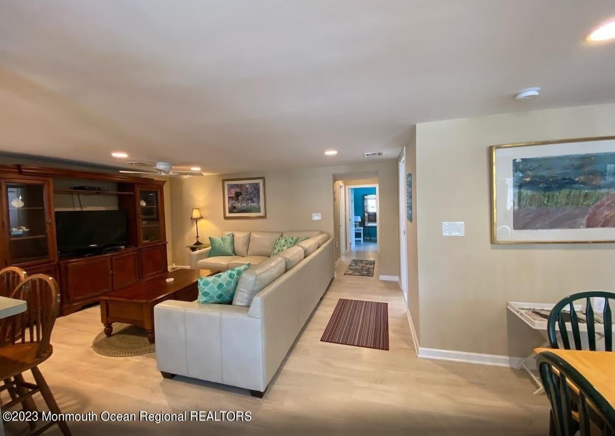 17 Sampson Avenue – photo 3