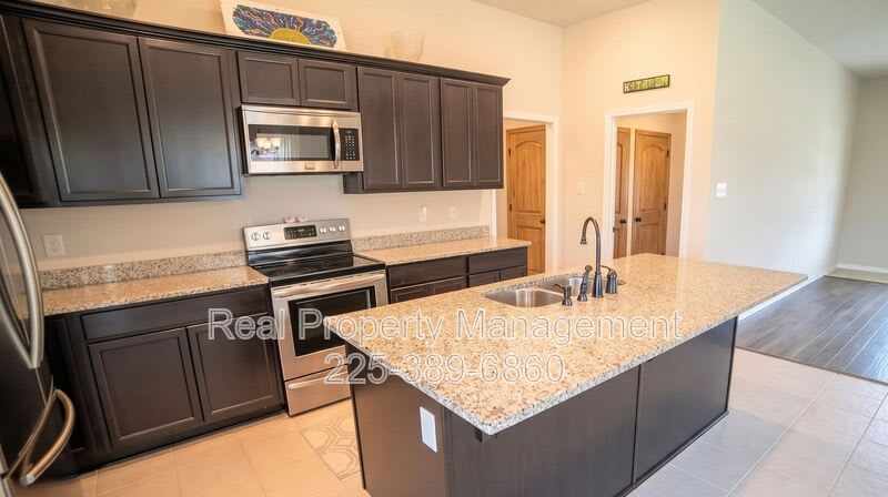 1870 Oakwood Dr – photo 4
