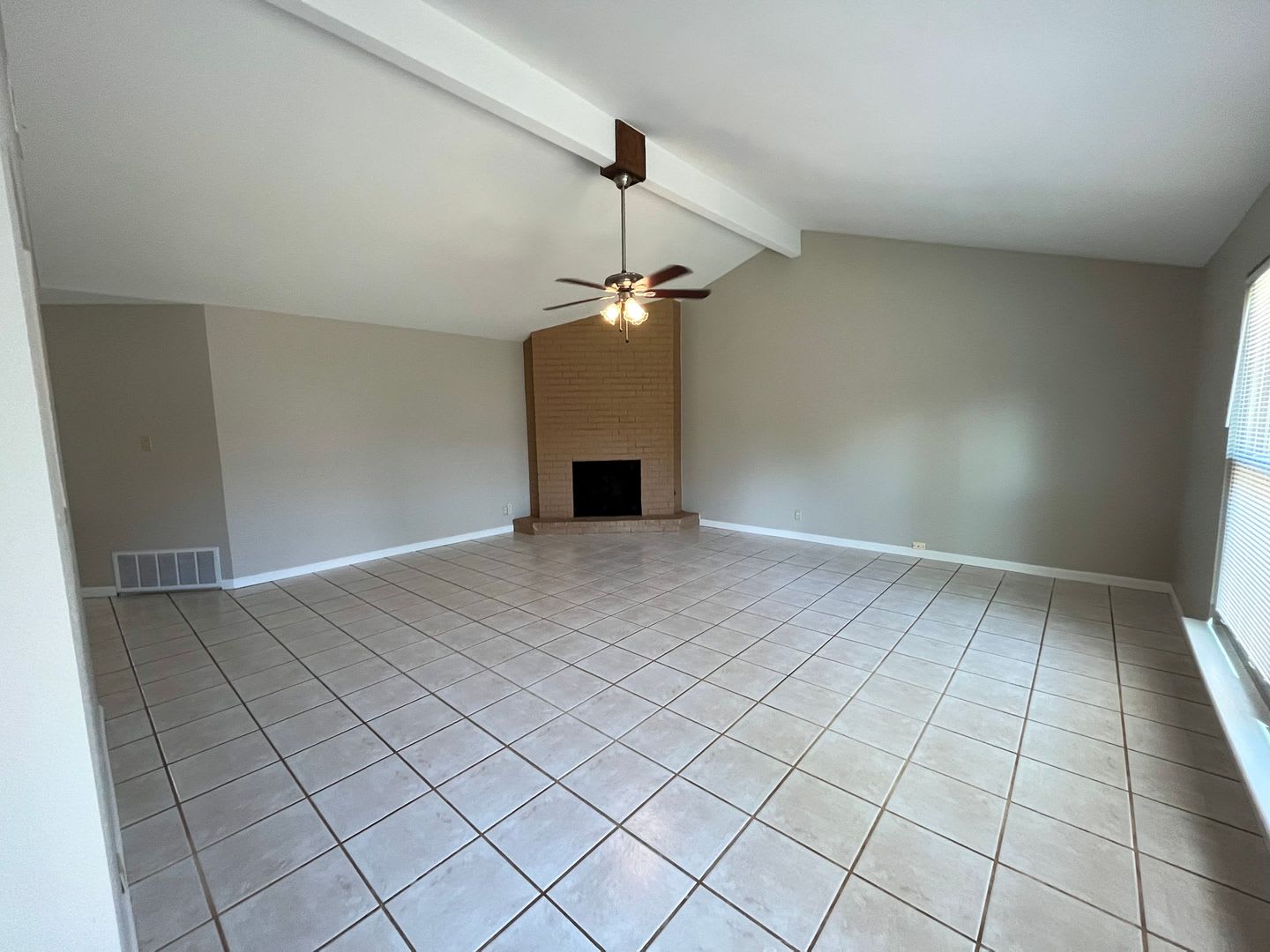North Austin Home Great Area And Ready Now – photo 5