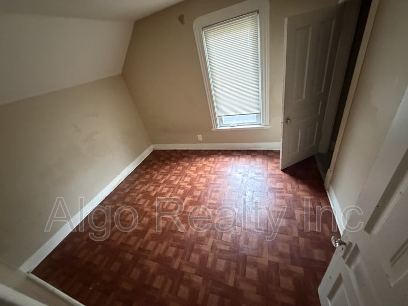 2647 Fremont Ave N – photo 4