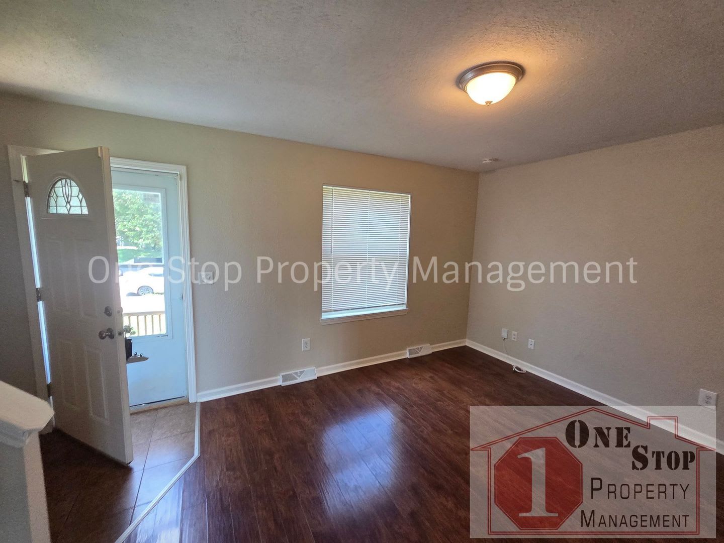 Updated 3 Bedroom, 1 Bathroom Duplex in Independence, MO – photo 4