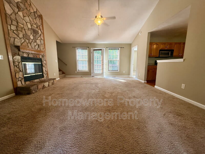 42 Mayflower Ct – photo 3