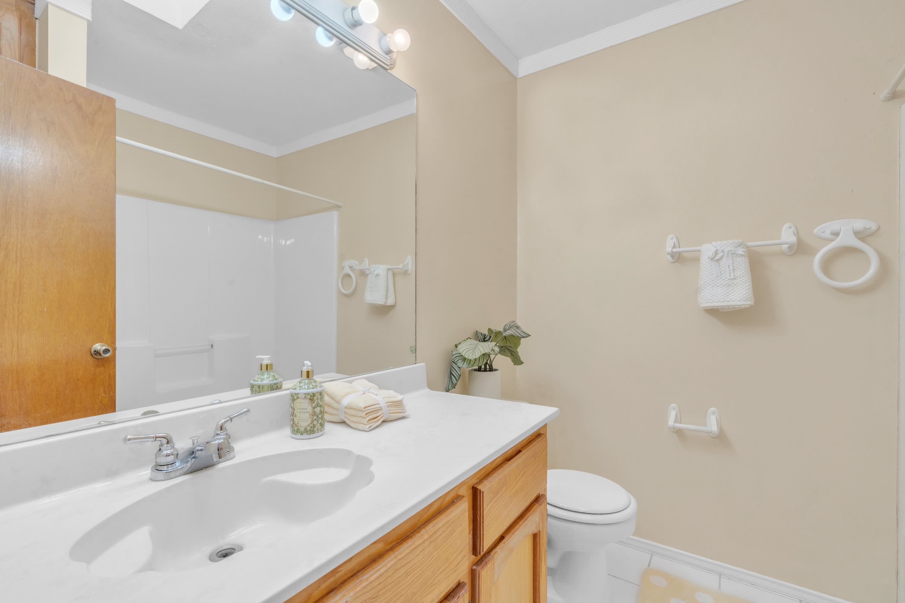 1906 Lake View Drive – photo 3