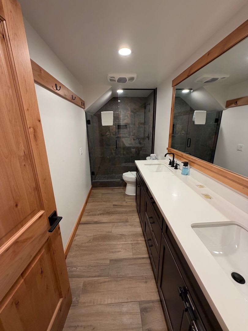 Fully Furnished 2 Bedroom Loft 2 Bath Mountain Retreat Remodeled Sunny Slopes Home 4 12 Month Lease – photo 2