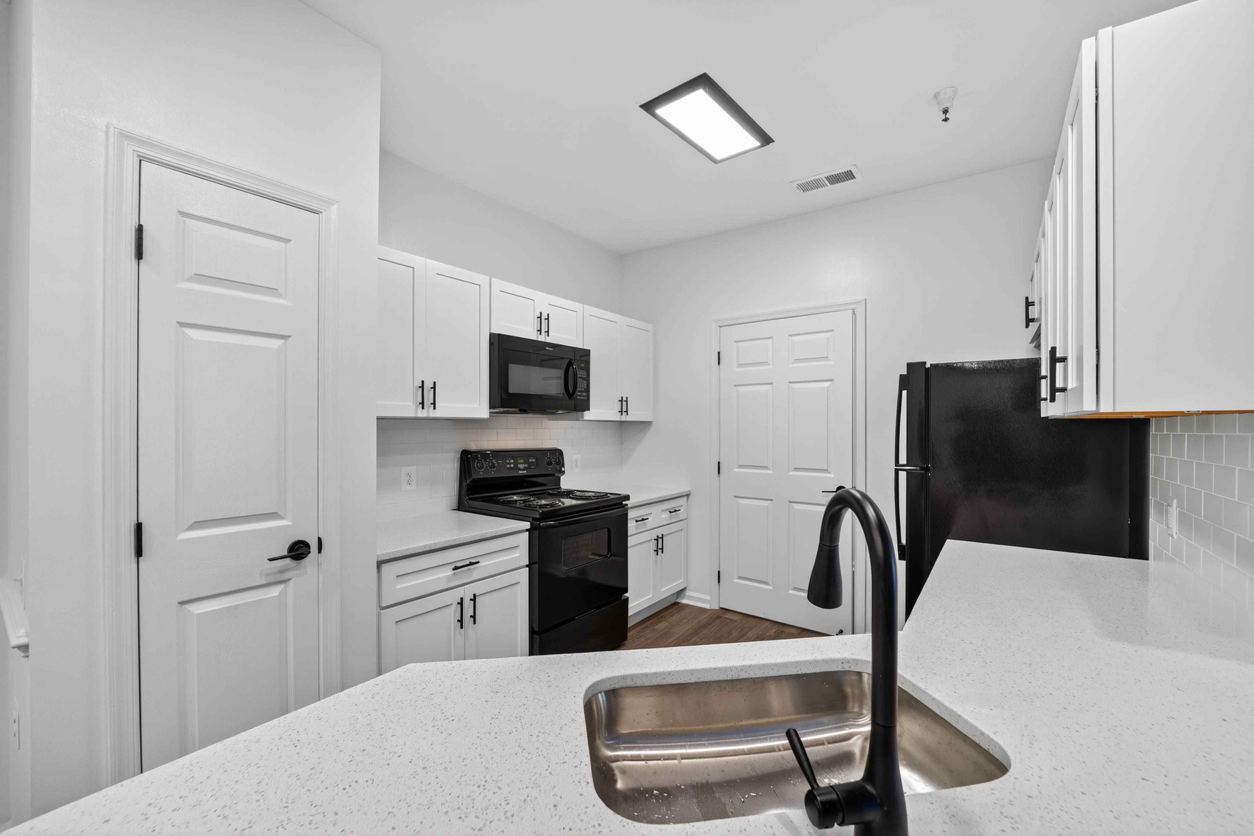 Brittany Commons Apartments – photo 1