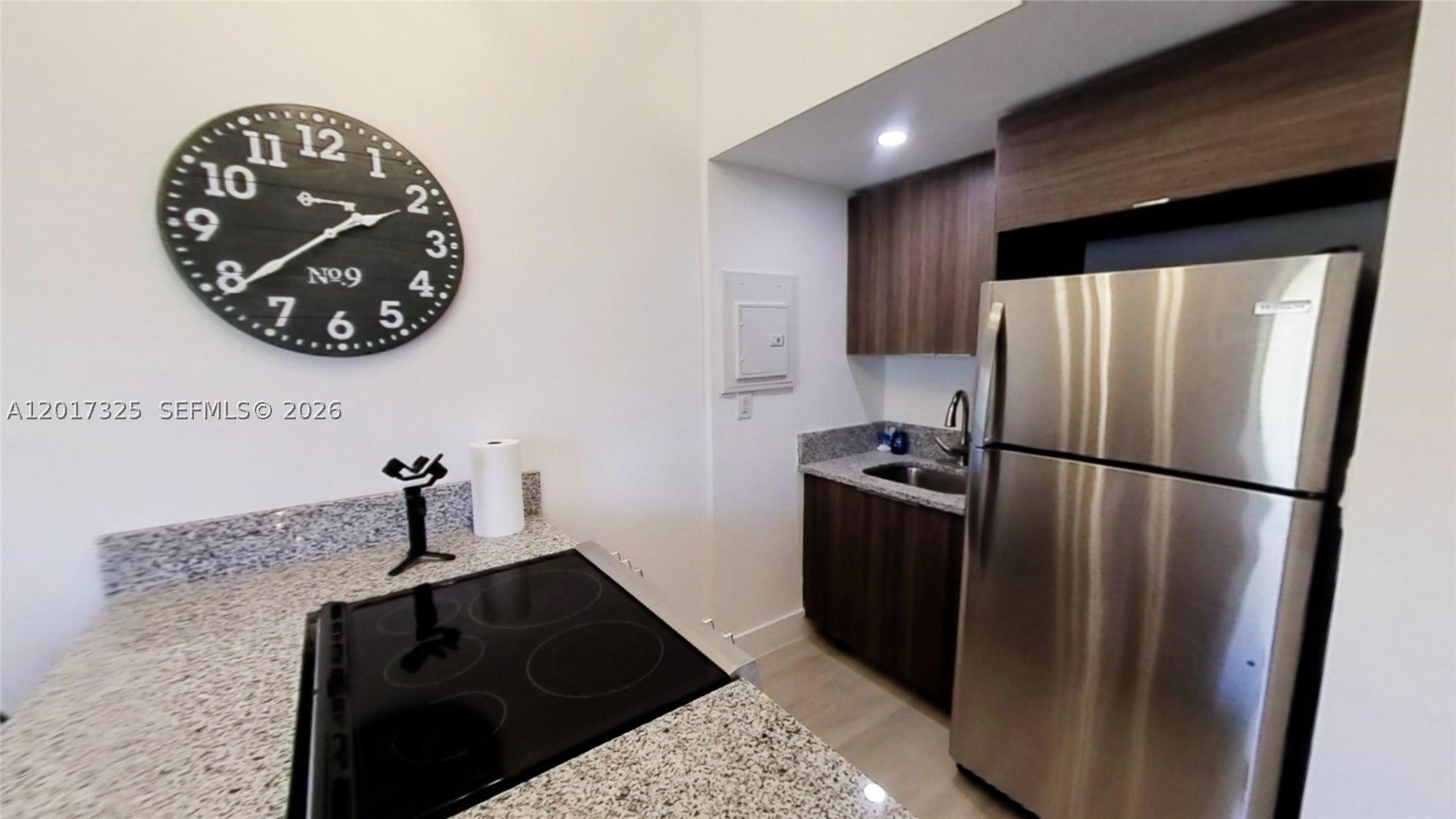 840 SW 7th St – photo 2