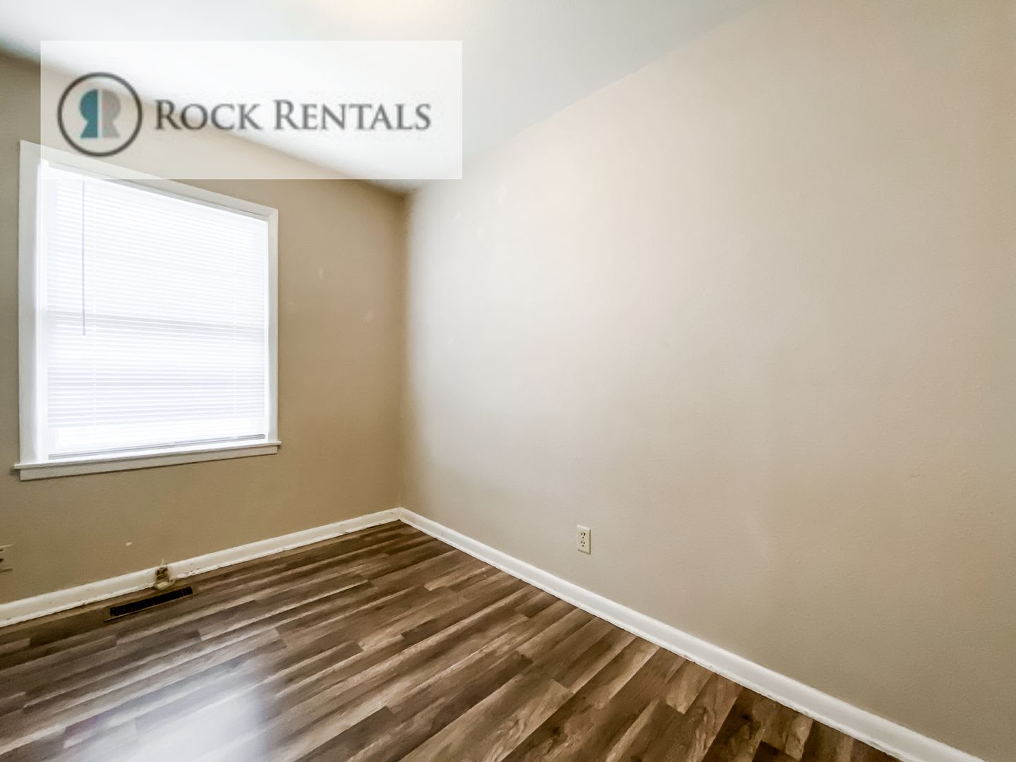 3 Bed 1 Bath with Garage – photo 4