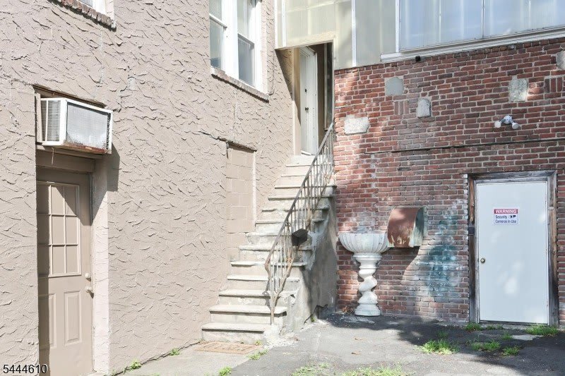 554 W Broadway – photo 4
