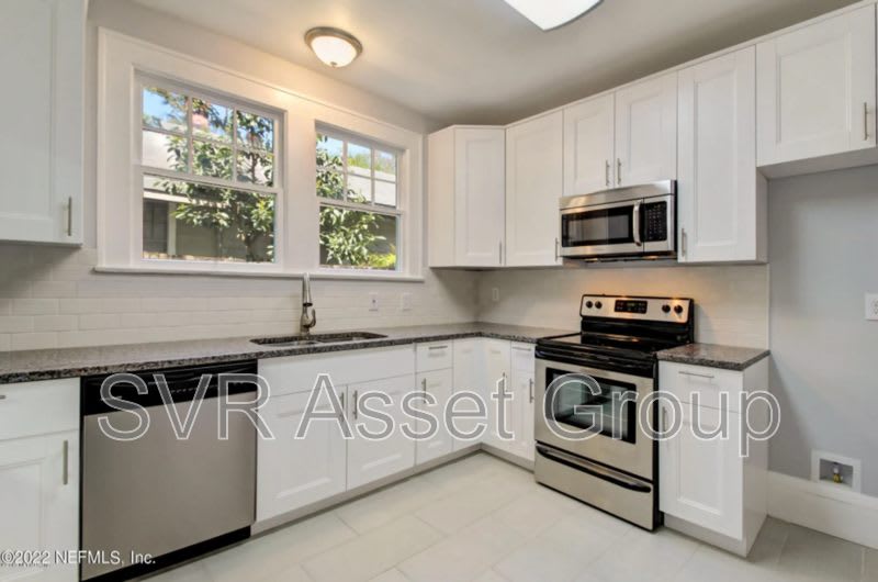 1758 Greenwood Ave – photo 3