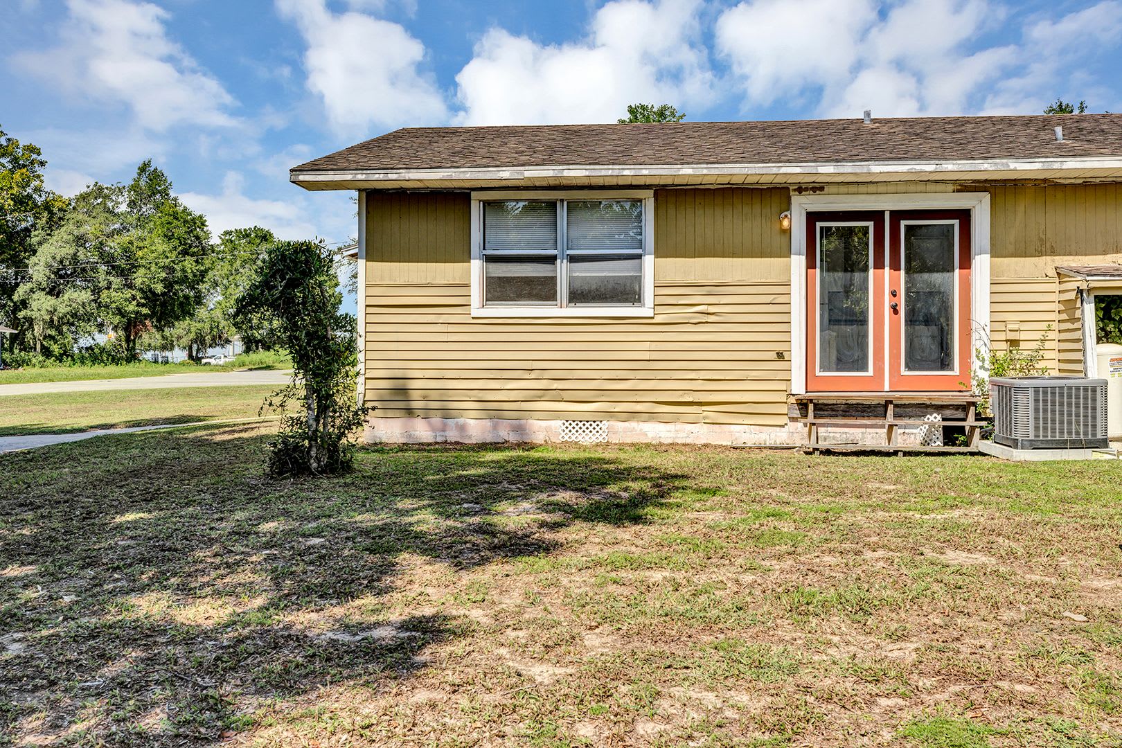 Affordable 2-Bedroom Home with spacious yard – photo 3