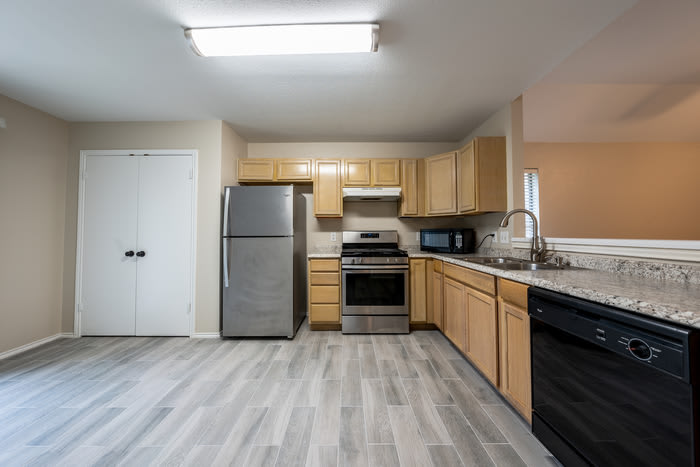 1607 Greening Way – photo 2