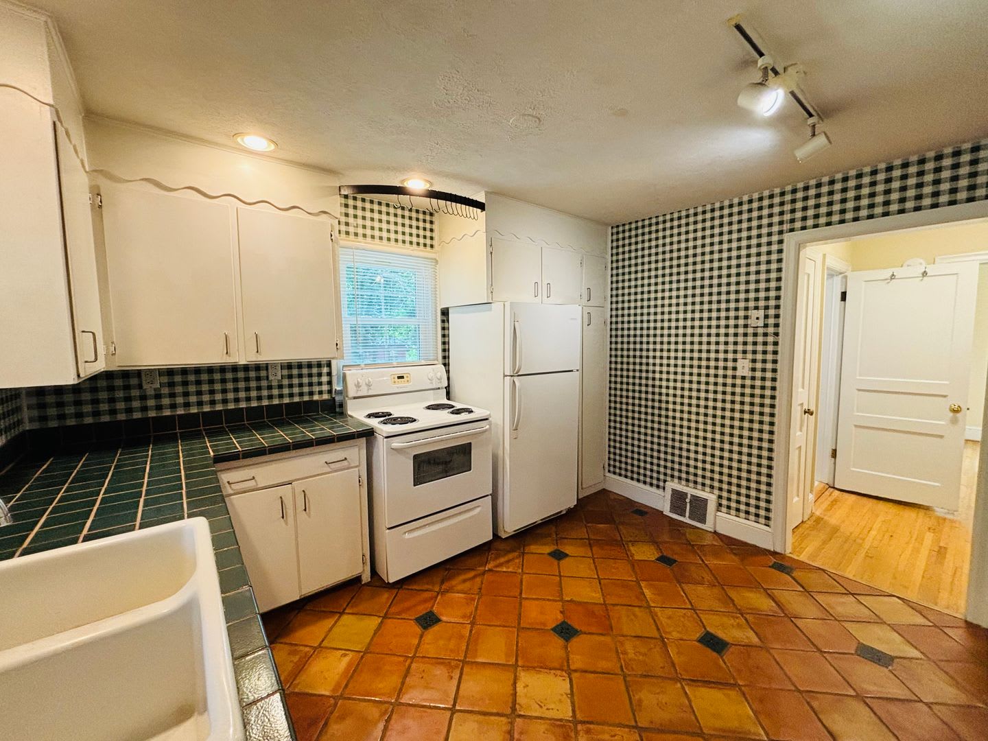 3 Bedroom 1 Bath House – photo 5