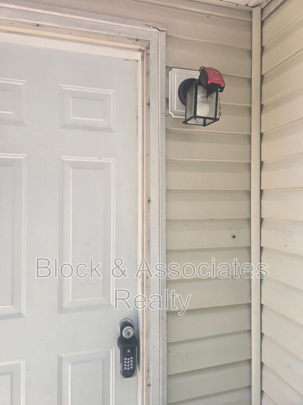 2612 Ernest St – photo 2