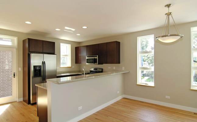 7211 N Oakley Ave – photo 2