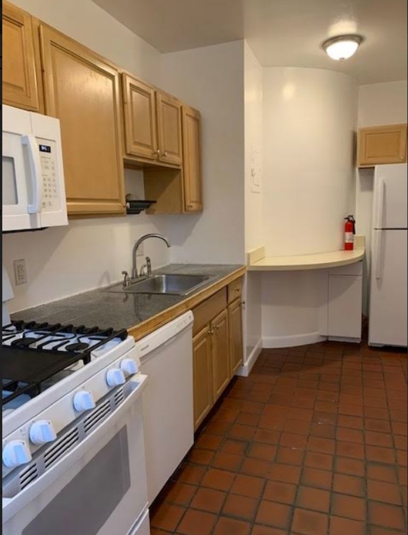 Charming 3 Bedroom-No Broker Fee – photo 5
