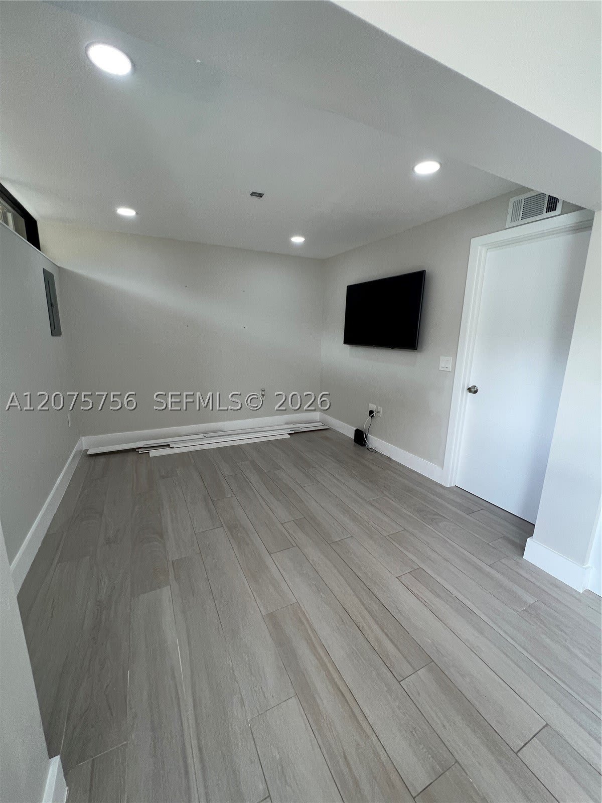 15012 Royal Palm Ave – photo 5
