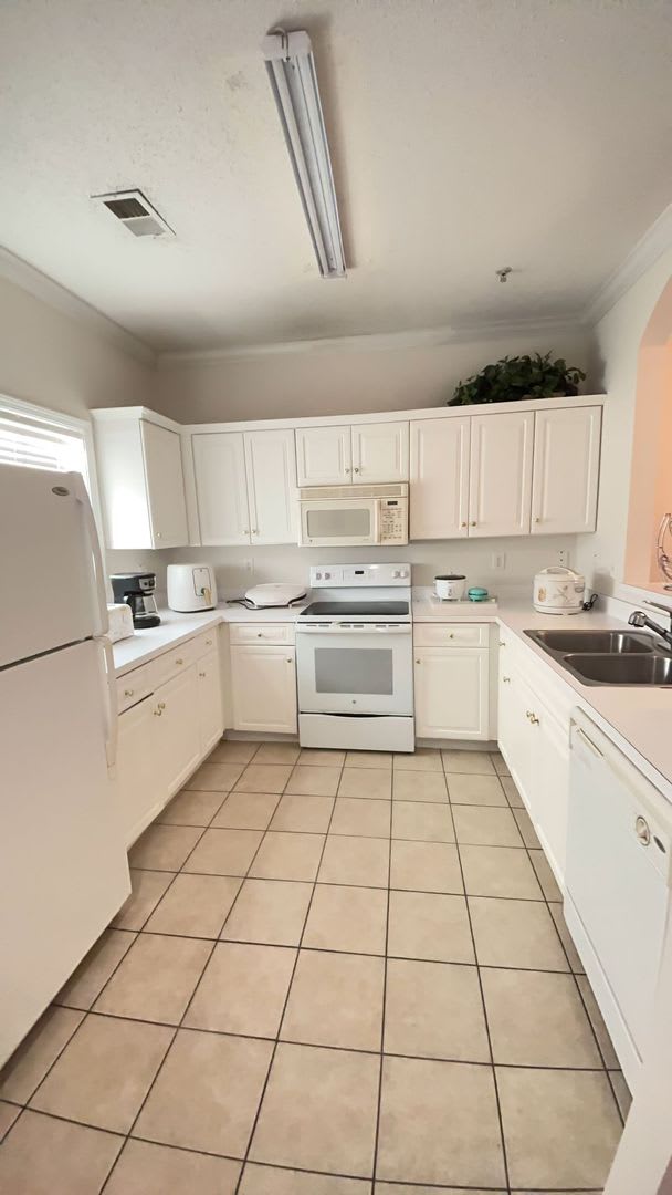 SPECIAL! First Floor Fully Furnished Condo – photo 4