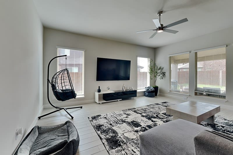 335 Chapel Hill Dr – photo 3