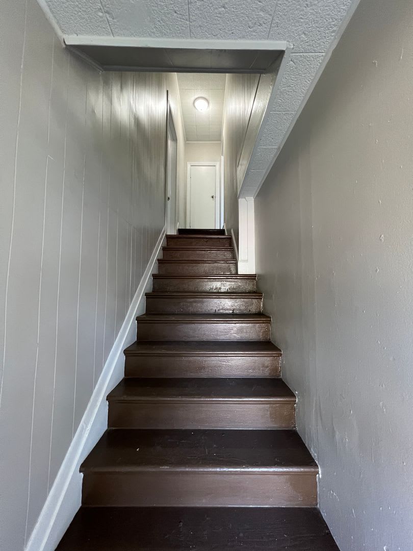 Duplex *upstairs* Leasing Special Available* – photo 2