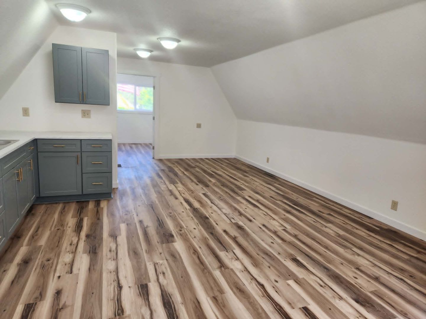 Brand-New Apartment with All Utilities Paid! – photo 3