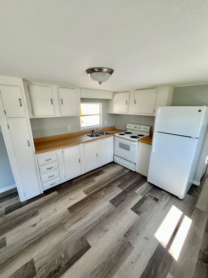 225 Adams Street – photo 4