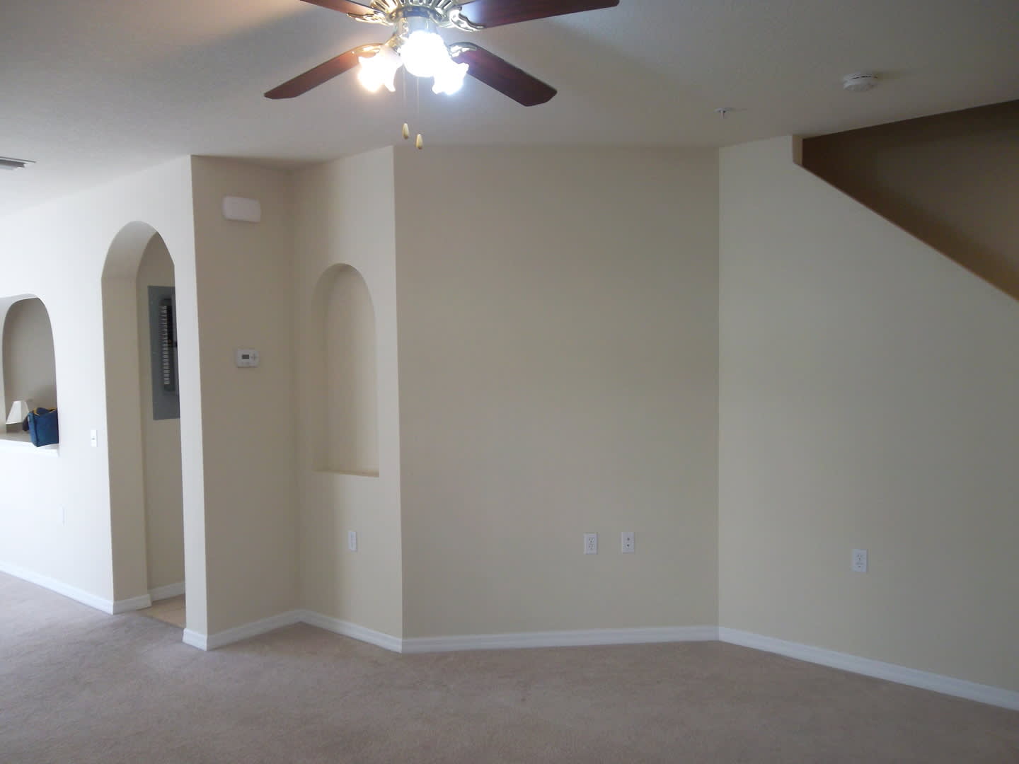 BEAUTIFUL TOWNHOME IN GATED COMMUNITY – photo 2