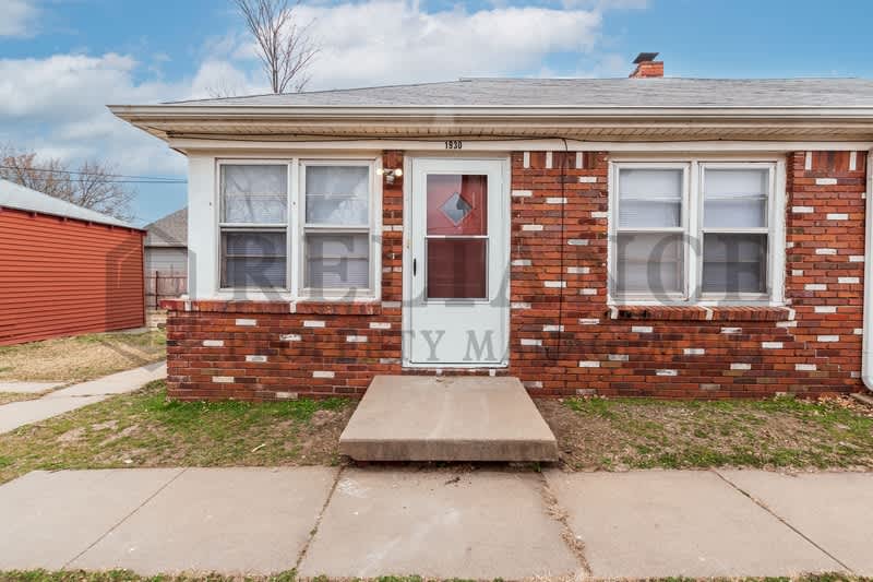 1930 South Saint Clair Avenue – photo 1