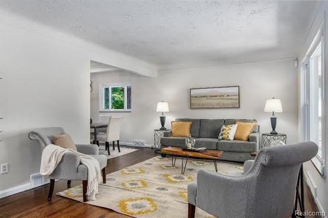 21905 SUSSEX Street – photo 3