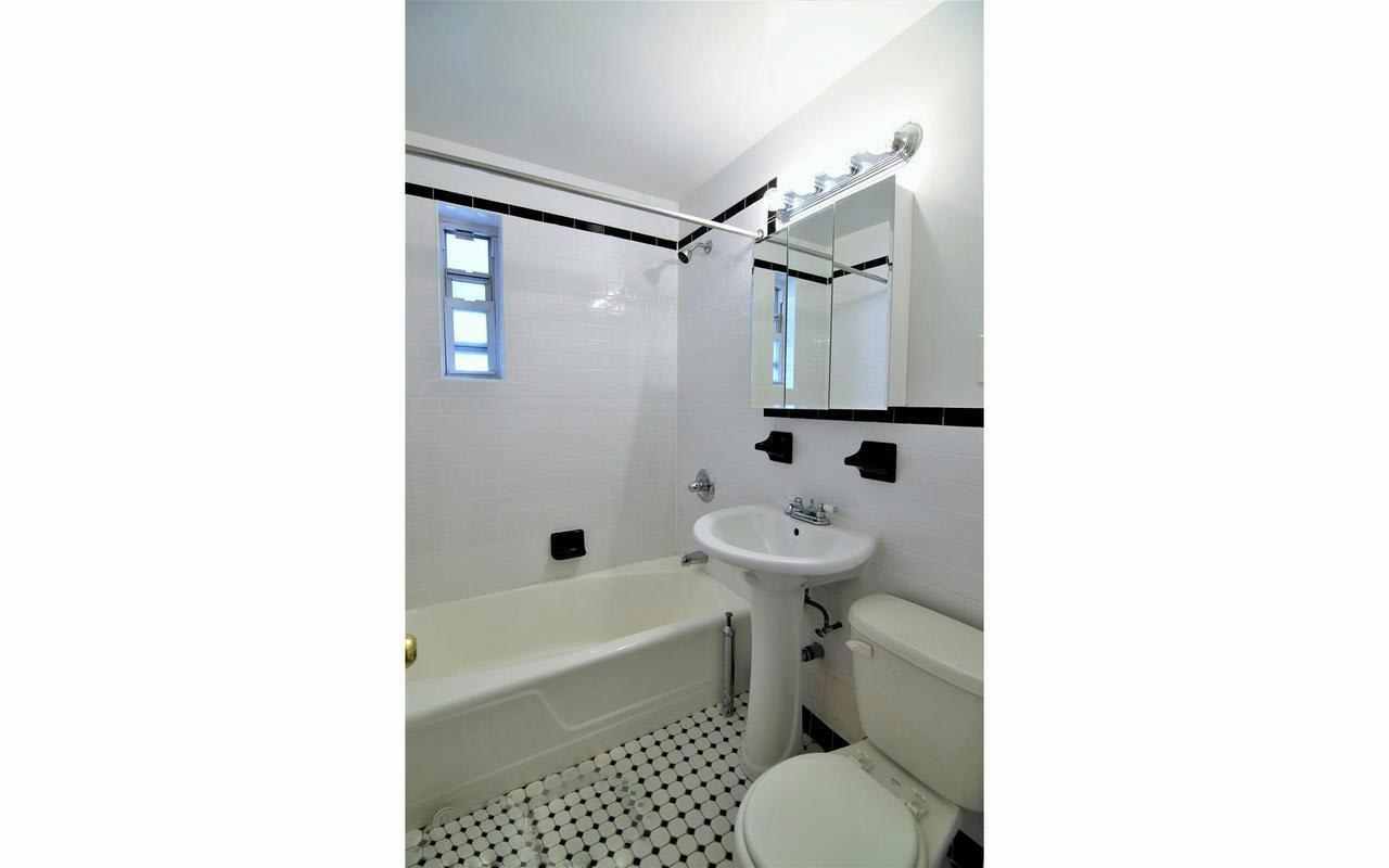 133 East 84Th Street – photo 2