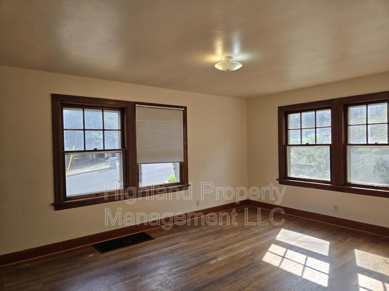 322 W Main St – photo 2