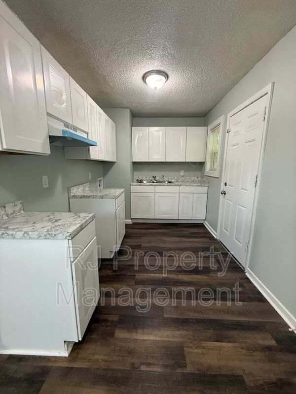 332 Flynn Rd – photo 4
