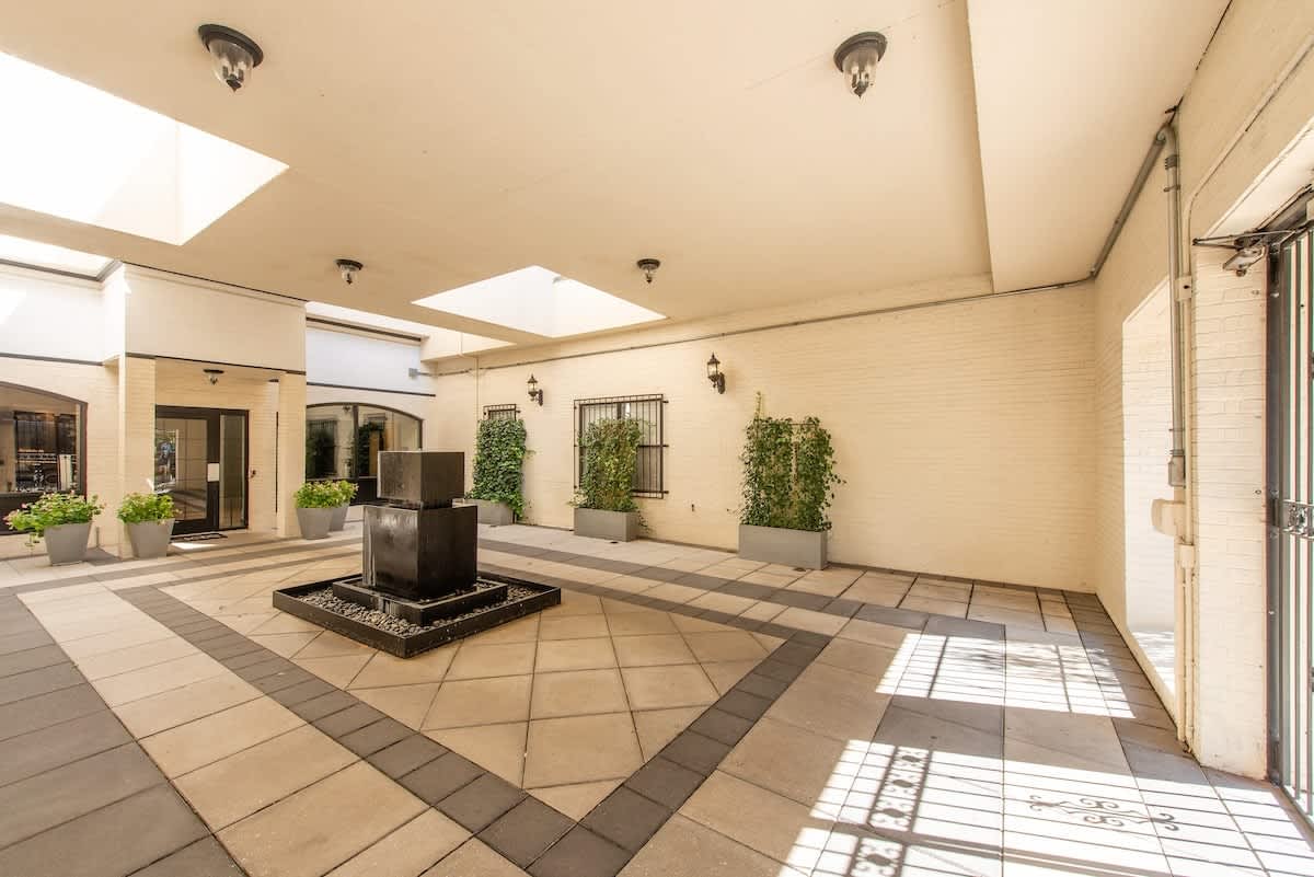 Columbia Uptown Apartments – photo 5