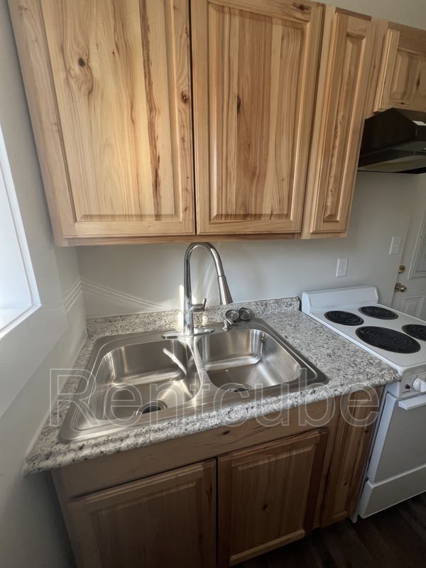 247 W 11th Street – photo 2