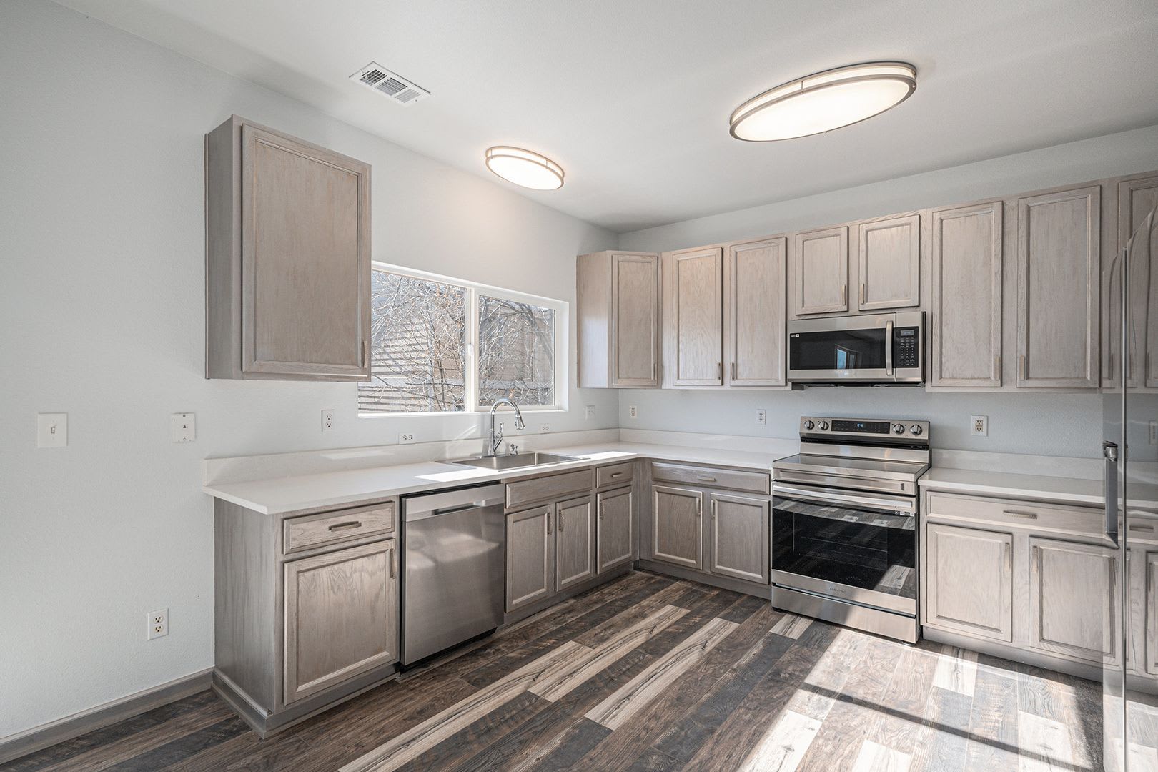 Remodeled 3 bed, 2.5 Bath Home in Littleton! – photo 3