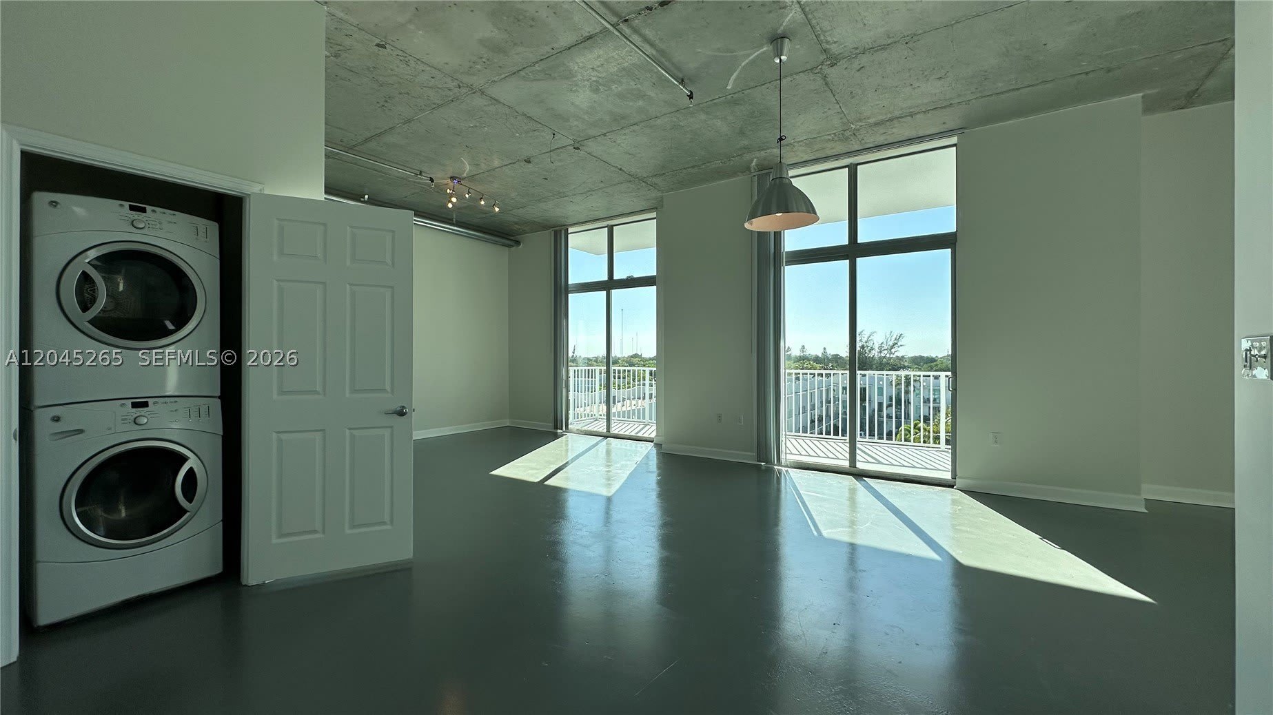 2100 Van Buren St – photo 3