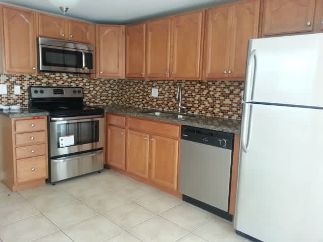 Great 2 Bedroom Udpated Unit! – photo 2