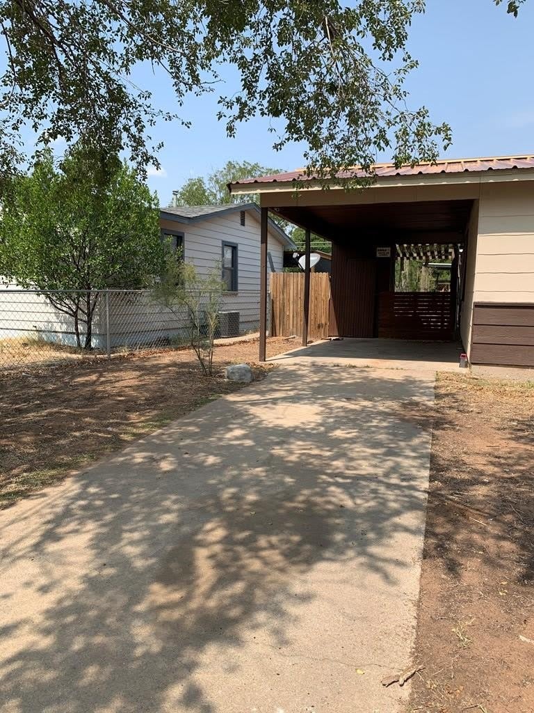 511 Douglas Ave – photo 2