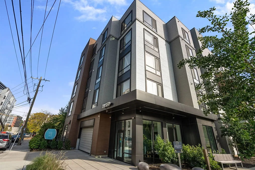 21 Soldiers Field Pl Apt 408 – photo 1