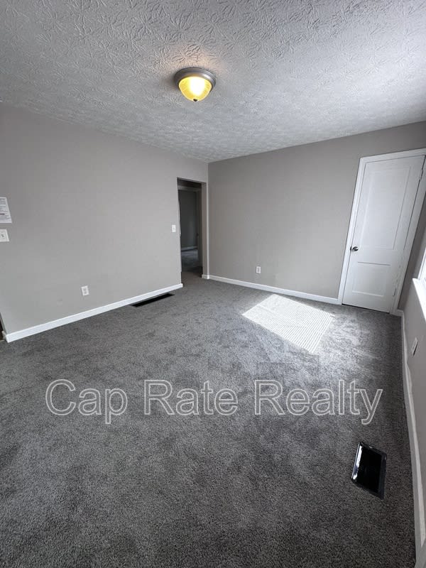 2359 Mcguffey Rd – photo 3