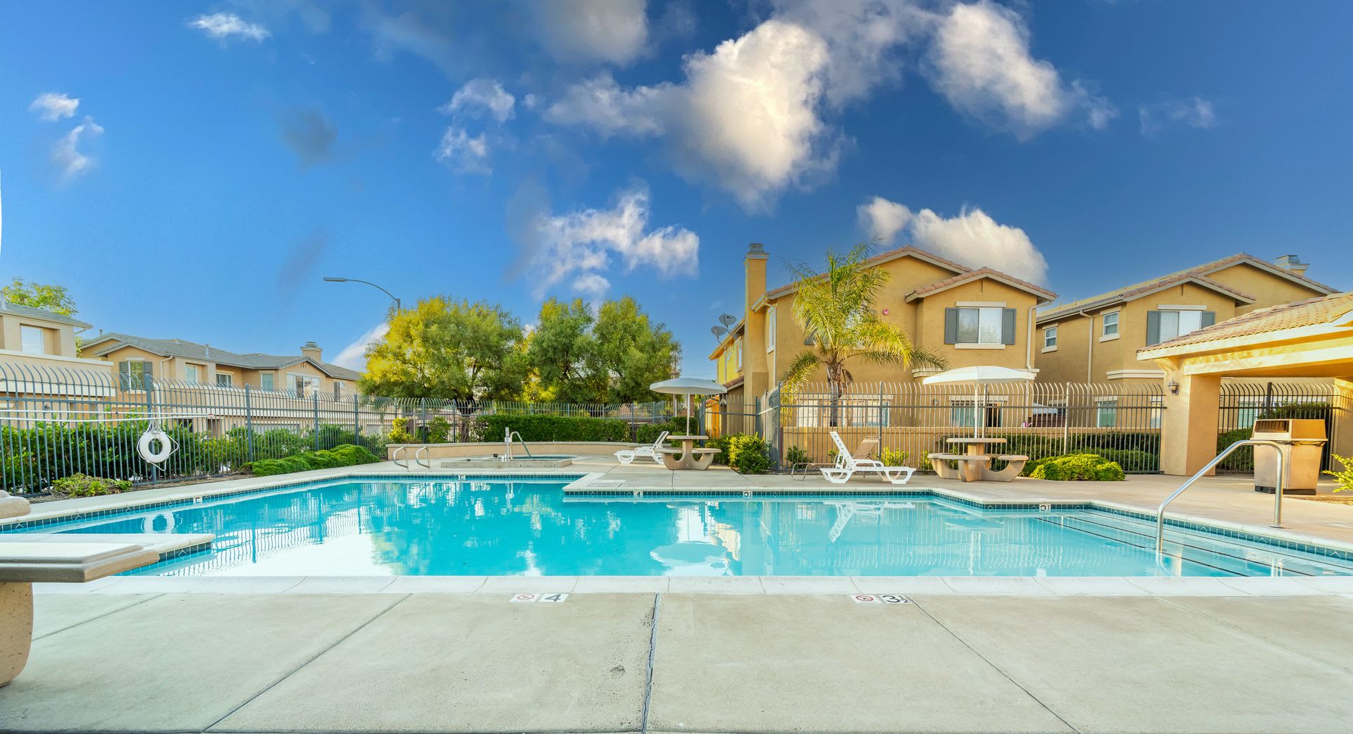 Gorgeous Town Home- Gated community- Pool – photo 2