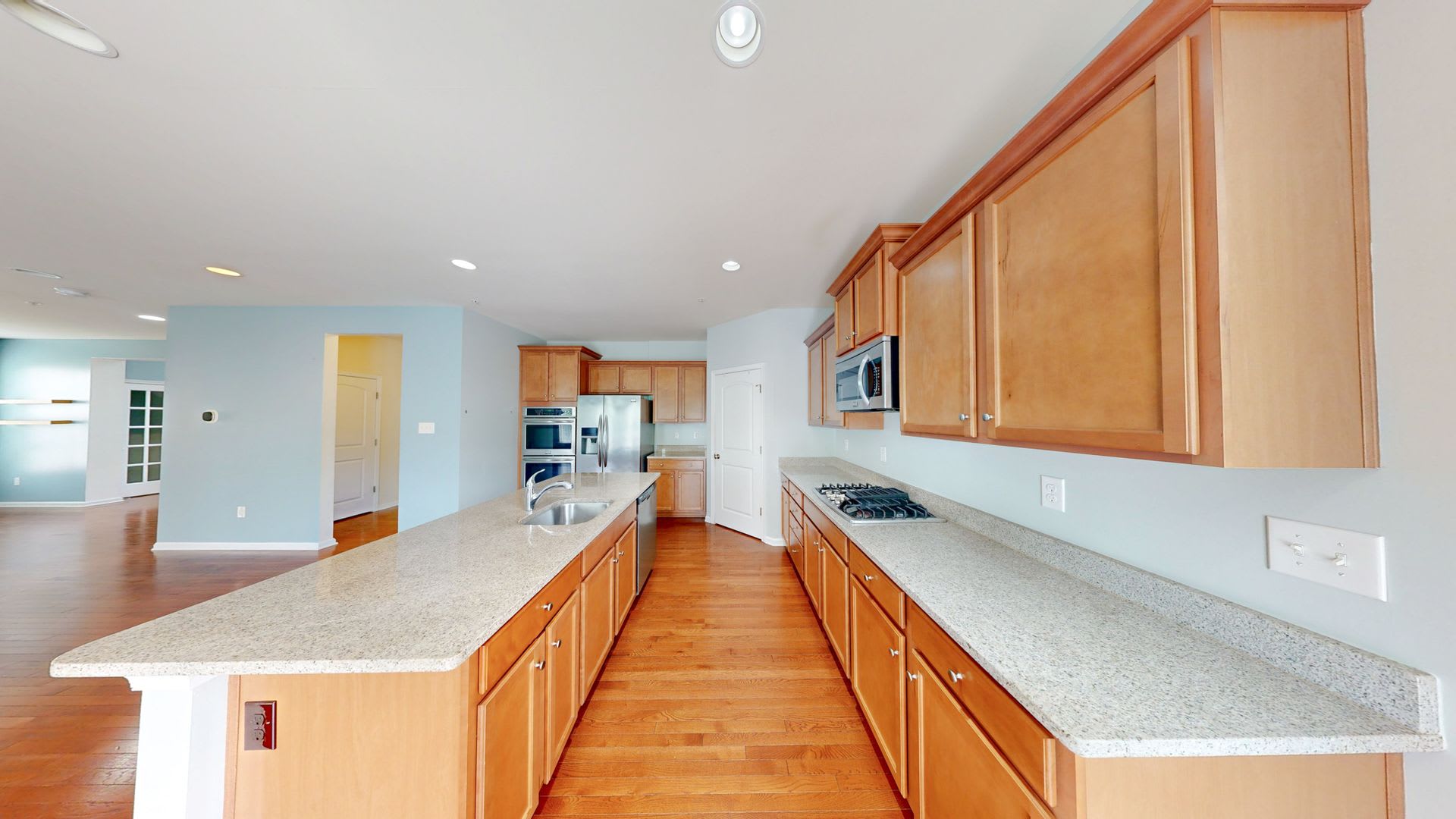 Gorgeous Large SF 5 beds + 4 Full BATHS – photo 5
