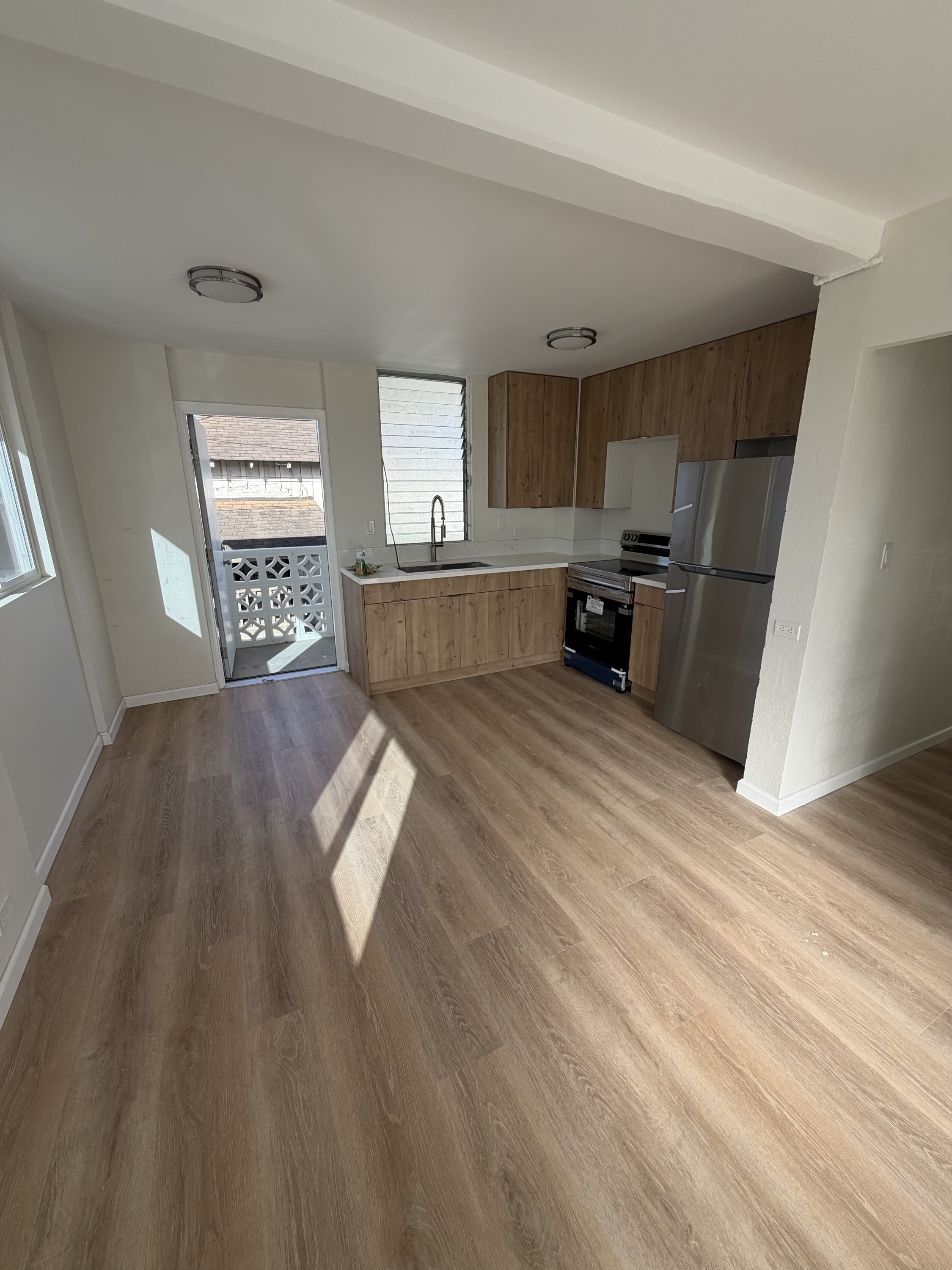 910 Factory Street – photo 2