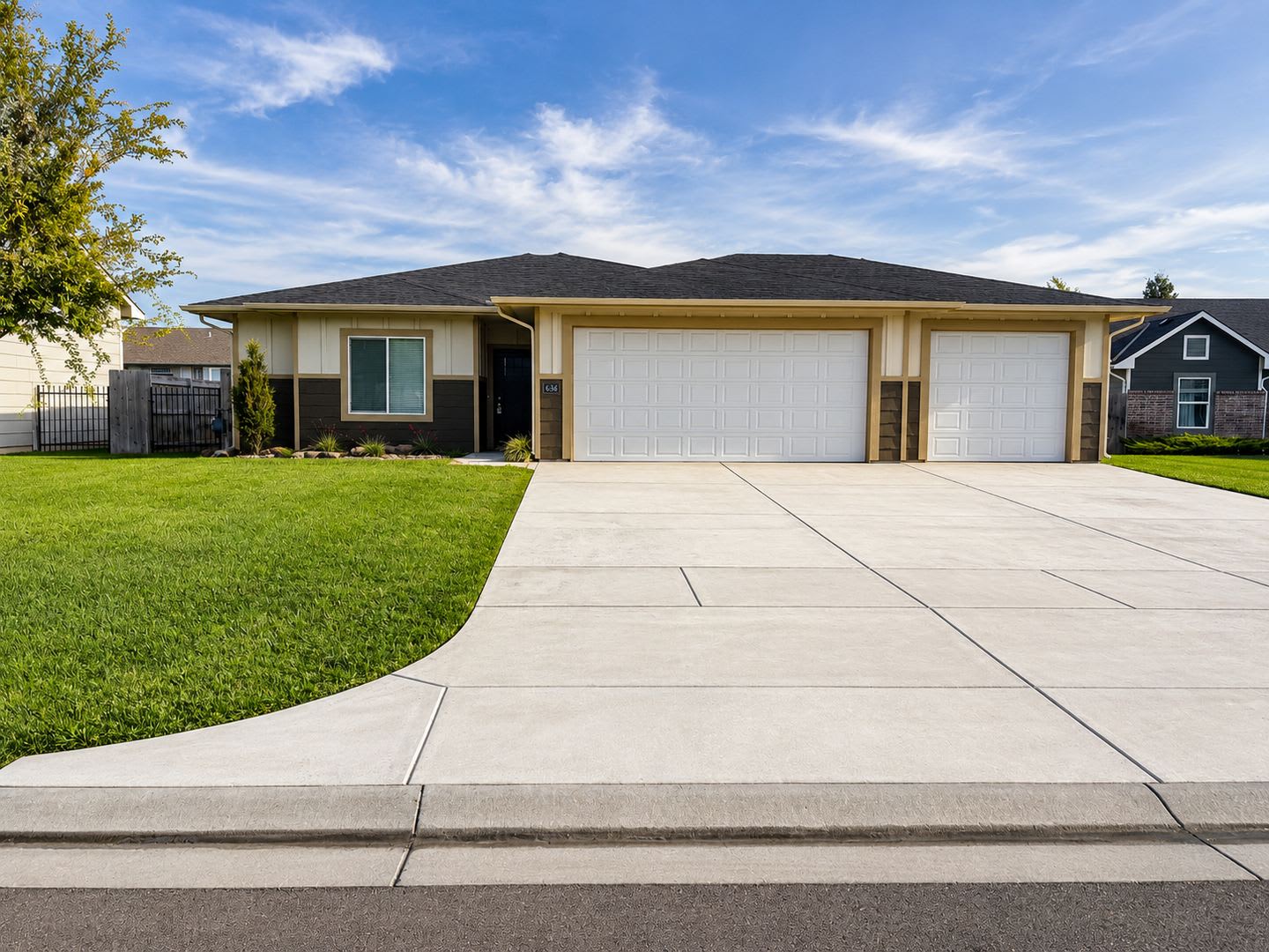 Spacious 3-Bedroom Home with Huge Backyard & Primary Ensuite – photo 1