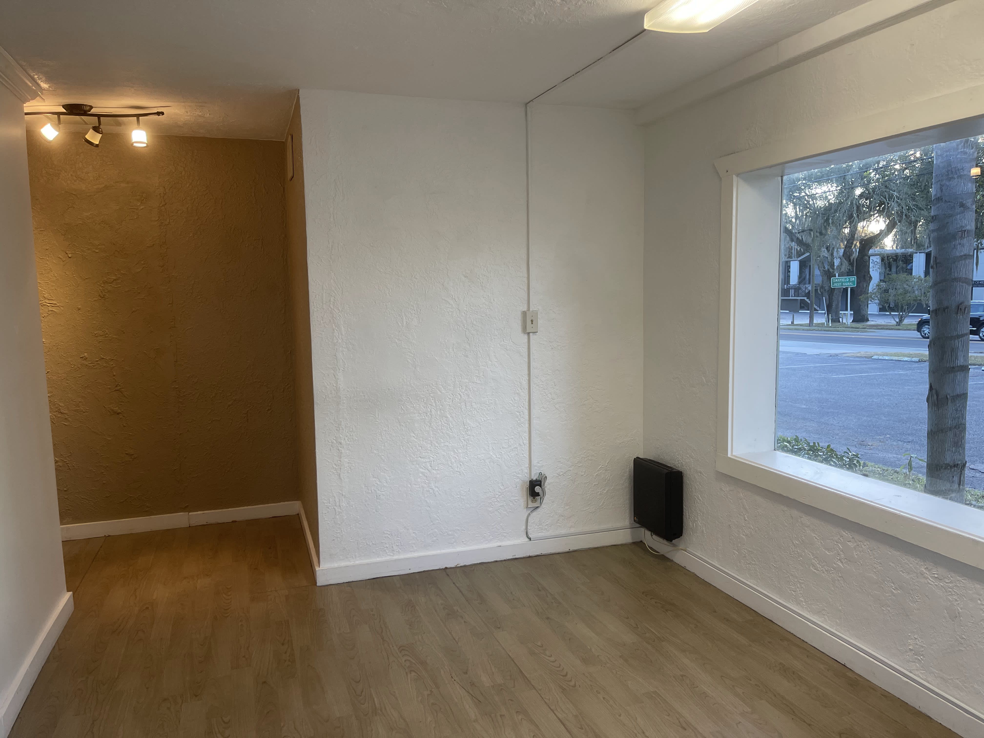 101 E Robertson St – photo 3