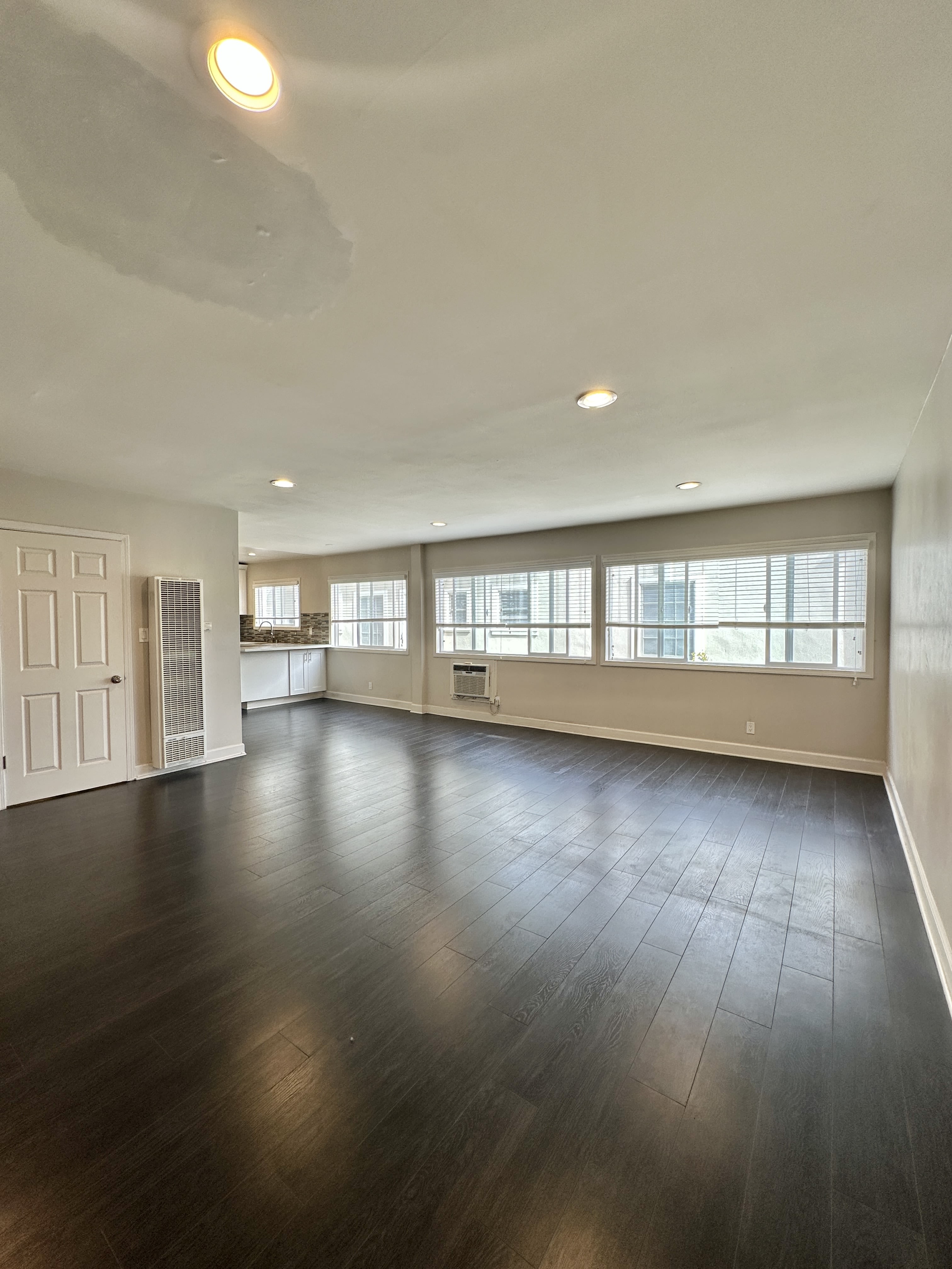 1124 Sherbourne Dr – photo 4