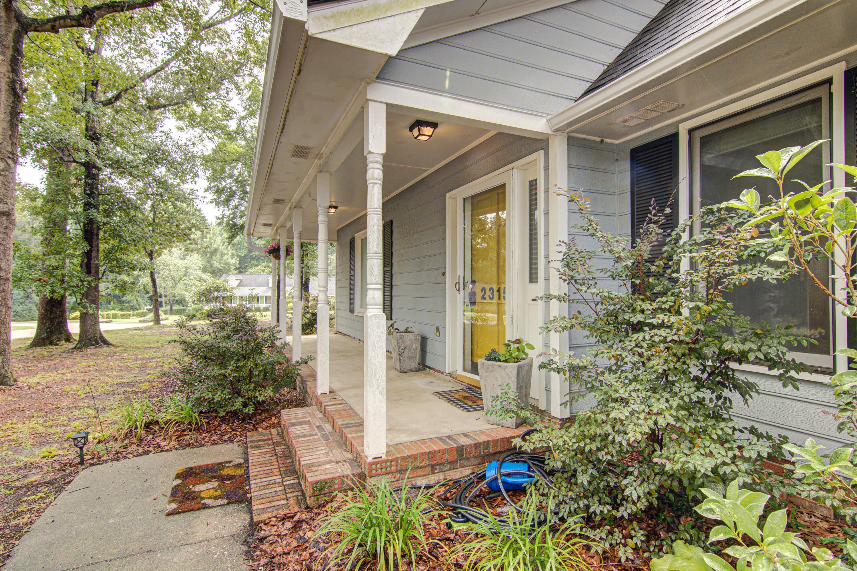 2315 Treetop Lane – photo 3